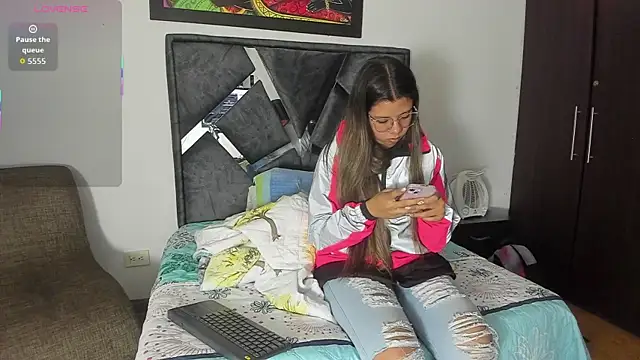 Vahiolet smith online show from October 24, 2025, 2:10 am