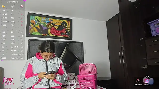 Vahiolet smith online show from November 5, 2025, 3:31 am