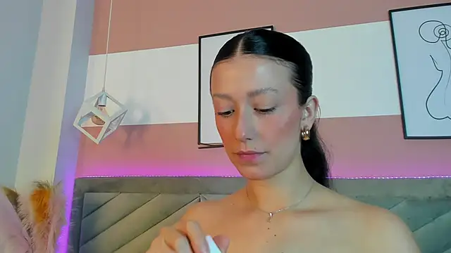 Snapshot of Ary_thompson__ chatting on April 13, 2026, 12:20 pm Ary thompson online show from April 13, 2026, 12:20 pm