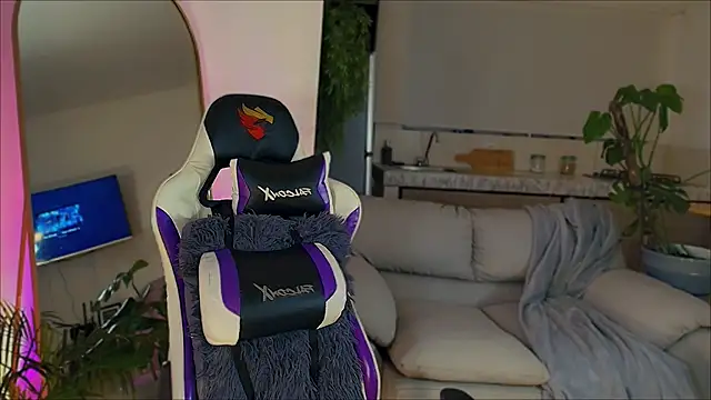  Miss Anna  online show from November 5, 2025, 5:10 am