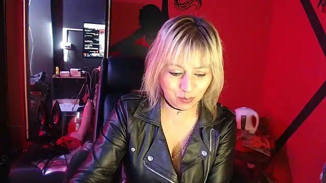 KLOE PIELL online show from November 10, 2025, 9:09 pm