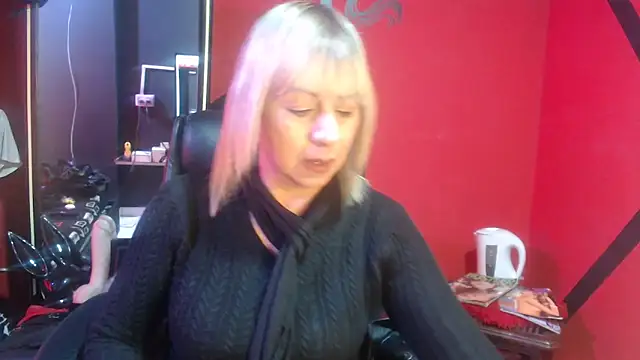 KLOE PIELL online show from October 22, 2025, 5:34 pm