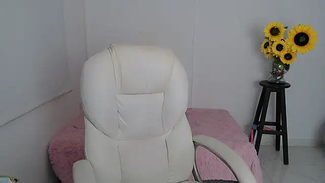 Ghada milf online show from November 25, 2025, 3:34 pm