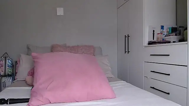 Snapshot of Amberbela chatting on February 13, 2026, 12:49 pm Amberbela online show from February 13, 2026, 12:49 pm