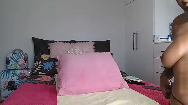 Amberbela online show from November 18, 2025, 4:05 am