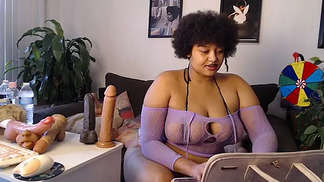 TheeVixxxen online show from November 5, 2025, 1:58 pm