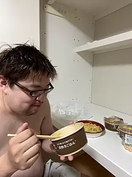 yuuki198912 online show from February 12, 2026, 3:56 pm