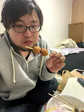 yuuki198912 online show from November 26, 2025, 2:06 pm