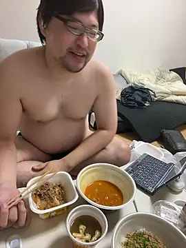 yuuki198912 online show from October 28, 2025, 2:16 pm