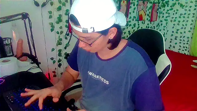 Snapshot of Andy_gray chatting on June 12, 2026, 4:05 pm Andy gray online show from June 12, 2026, 4:05 pm