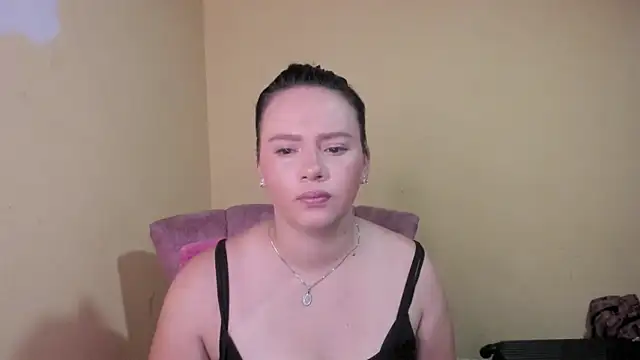 Snapshot of lauraguzman chatting on June 3, 2026, 2:56 am lauraguzman online show from June 3, 2026, 2:56 am