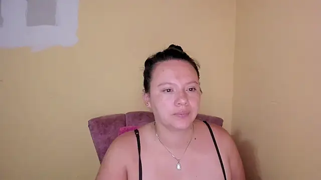 lauraguzman online show from July 18, 2026, 4:21 am