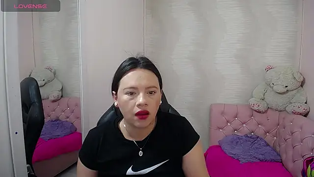 lauraguzman online show from September 9, 2025, 3:16 am