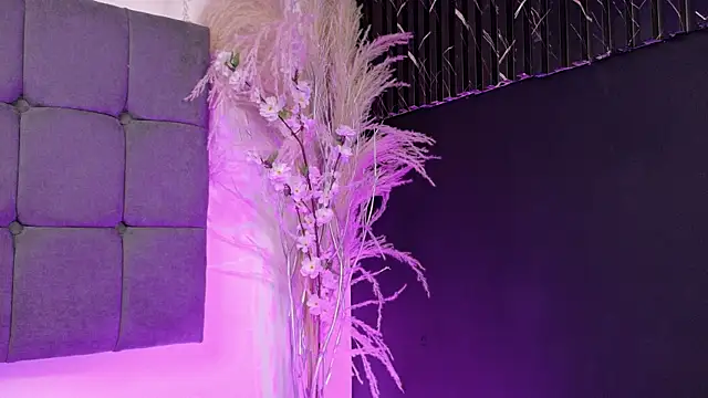 miluv19 online show from December 21, 2025, 9:26 pm