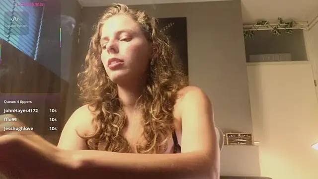 Snapshot of AyreenMoore chatting on July 5, 2026, 5:53 pm AyreenMoore online show from July 5, 2026, 5:53 pm