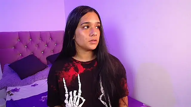 Snapshot of Maeena chatting on February 16, 2026, 11:02 pm Maeena online show from February 16, 2026, 11:02 pm