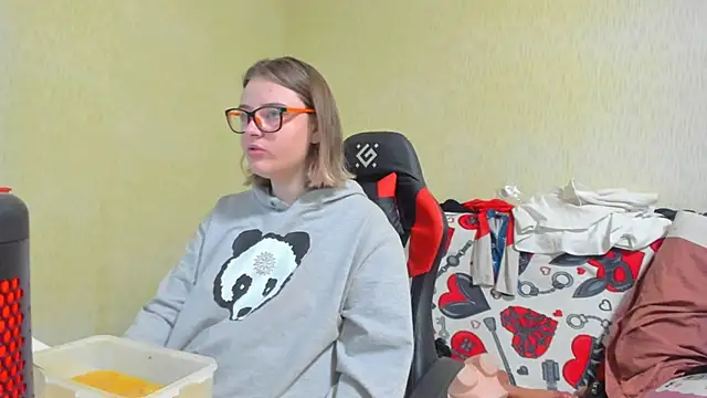 Snapshot of Seductive_She_Wolf chatting on March 14, 2025, 7:01 pm Seductive She Wolf online show from March 14, 2025, 7:01 pm