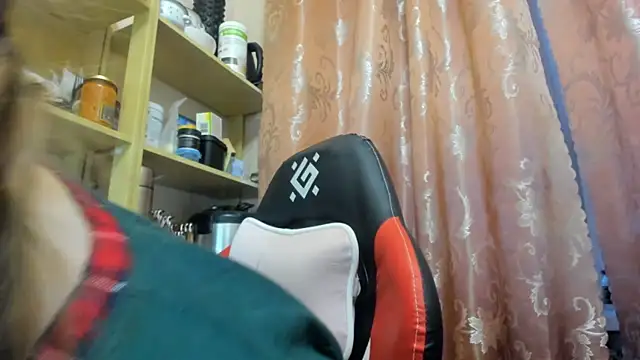 Seductive She Wolf online show from April 13, 2026, 5:39 pm