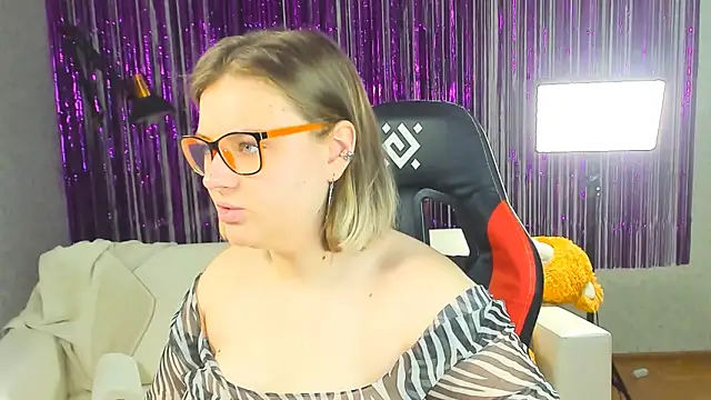 Snapshot of Seductive_She_Wolf chatting on March 3, 2025, 9:45 am Seductive She Wolf online show from March 3, 2025, 9:45 am