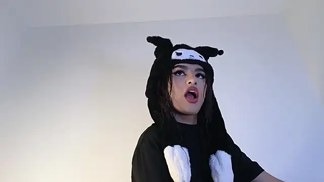 Sophia Cambpell online show from December 2, 2025, 9:27 pm