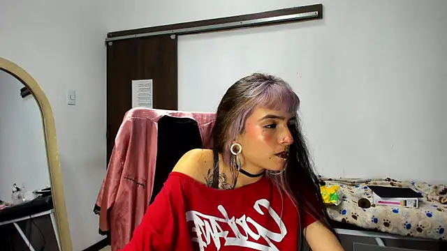 Samantha Smiith online show from April 17, 2026, 4:15 am