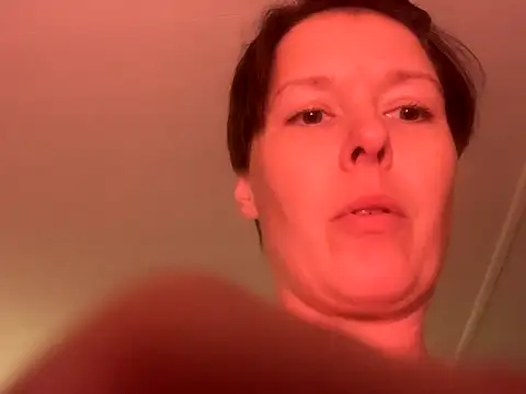 KatieBARBiE98 online show from October 22, 2025, 1:05 am