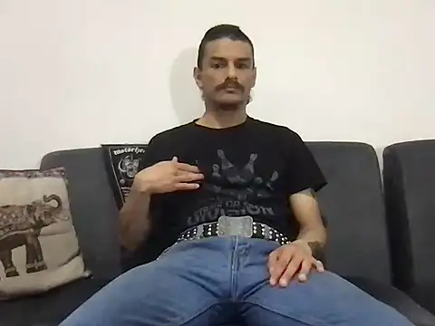 Snapshot of HorrorotikA chatting on April 17, 2026, 7:49 pm HorrorotikA online show from April 17, 2026, 7:49 pm