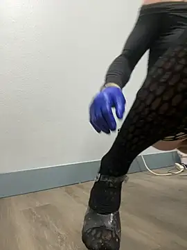 UtopianMisfit1 online show from April 14, 2026, 10:42 am