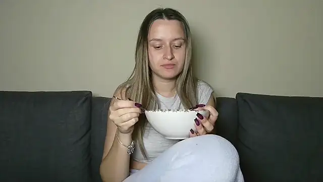 Submissive love online show from March 22, 2025, 8:37 pm