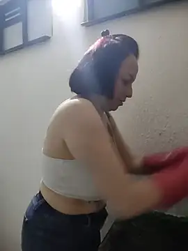 Snapshot of catalinamommyx chatting on July 10, 2026, 9:37 pm catalinamommyx online show from July 10, 2026, 9:37 pm