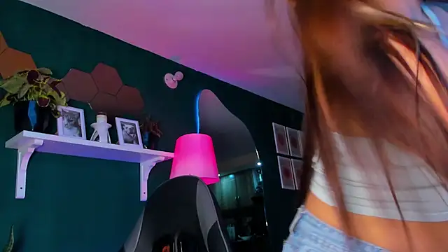 evy orange1 online show from April 15, 2026, 1:33 am