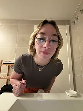 Snapshot of Giuliana_baby chatting on February 25, 2026, 7:19 am Giuliana baby online show from February 25, 2026, 7:19 am