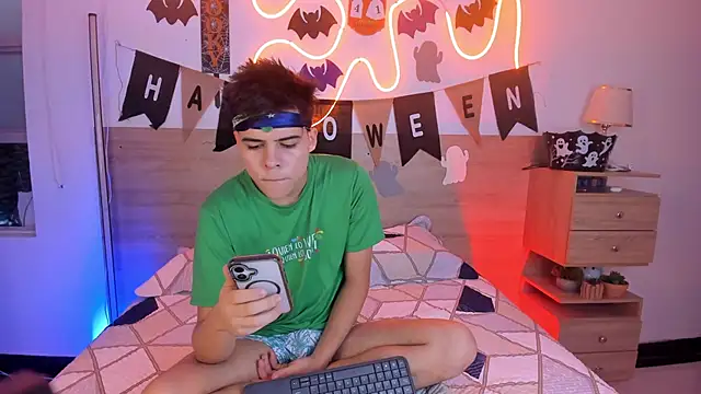 justinbiler online show from October 24, 2025, 12:37 pm