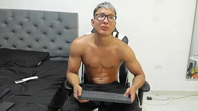 Snapshot of chriss_jones1 chatting on March 7, 2025, 9:17 pm chriss jones1 online show from March 7, 2025, 9:17 pm