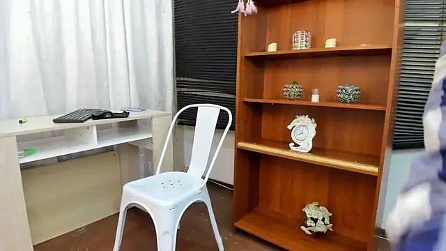 Emma Jnes online show from December 3, 2024, 8:44 pm