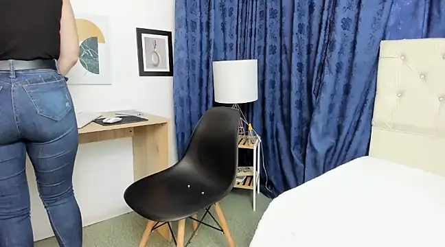 Emma Jnes online show from December 2, 2024, 9:12 pm