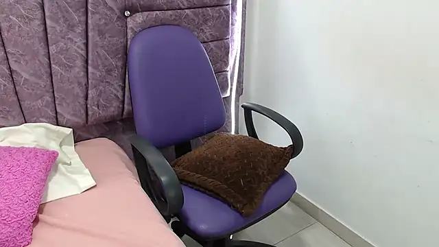 Penelope Fox14 online show from November 7, 2025, 12:31 pm