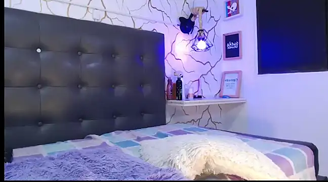 aixaangeels online show from March 22, 2025, 8:29 am