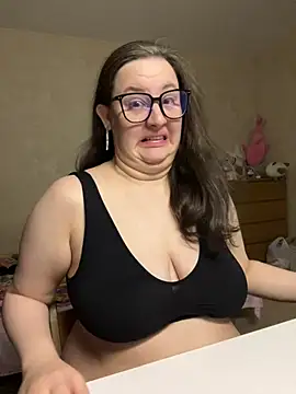Snapshot of hungry1bunny chatting on April 19, 2026, 5:03 pm hungry1bunny online show from April 19, 2026, 5:03 pm