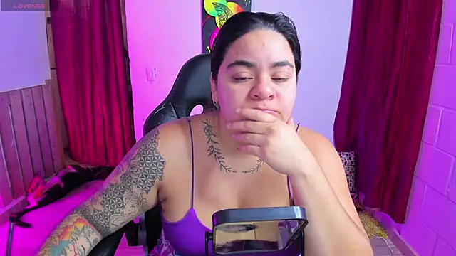 Snapshot of Sharon_hils chatting on January 18, 2025, 2:23 pm Sharon hils online show from January 18, 2025, 2:23 pm