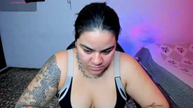 Snapshot of Sharon_hils chatting on July 1, 2026, 7:36 pm Sharon hils online show from July 1, 2026, 7:36 pm