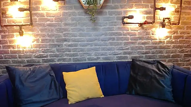 LisaCaprice online show from November 4, 2025, 1:15 pm