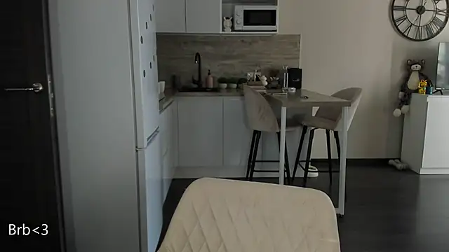 nilliluv online show from March 27, 2026, 8:26 am