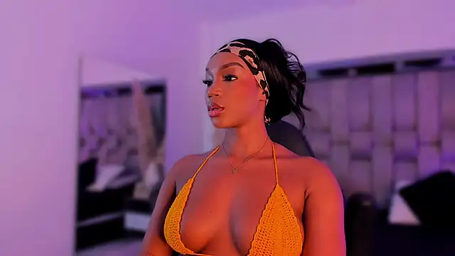 ChaynnaCooper online show from October 4, 2025, 8:43 pm