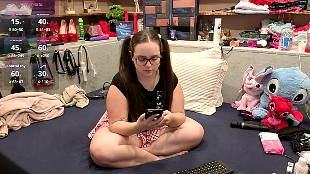 Kimberly-Caprice online show from December 2, 2025, 7:04 pm