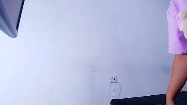 nicol f online show from April 8, 2026, 2:57 am