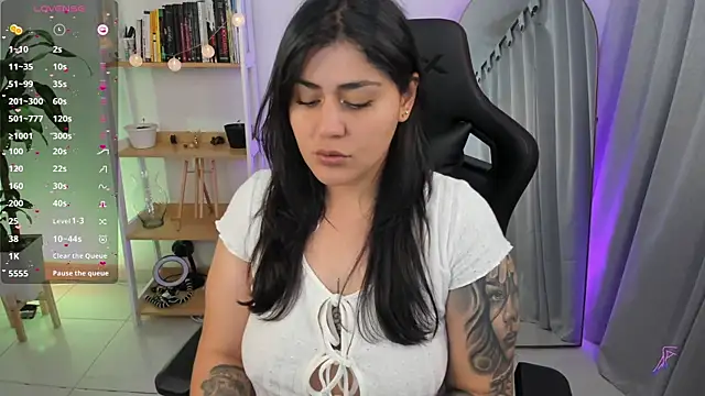 Snapshot of GretaX-X chatting on December 23, 2025, 5:18 am GretaX-X online show from December 23, 2025, 5:18 am