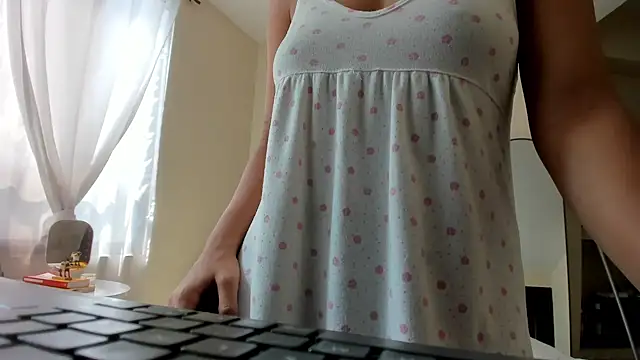 Snapshot of evely_coelloo chatting on November 25, 2025, 3:56 pm evely coelloo online show from November 25, 2025, 3:56 pm