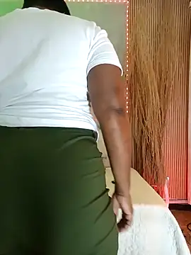 nahiarapalmer19 online show from February 3, 2026, 1:27 pm