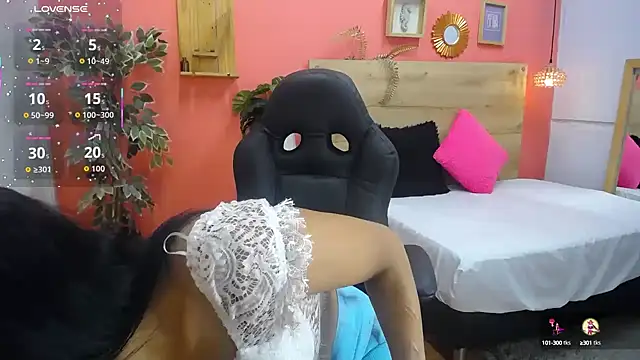 scarlet-foox online show from September 11, 2025, 12:05 pm